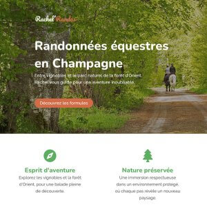 Bannière du site de randonnées équestres "Rachel'Randos", avec image de deux cavaliers en forêt.